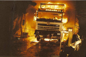 Prueba de incendio con un camión pesado en el marco de un proyecto europeo de investigación (Brande, en el Verkehrestunneln, 1998)